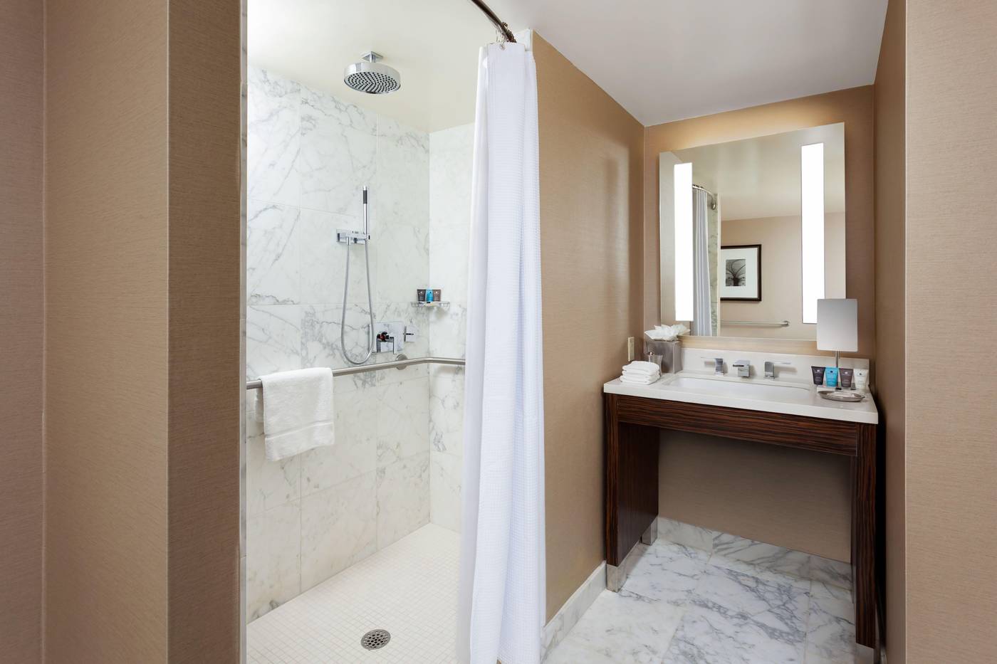 Crowne-Plaza-Times-Square-Manhattan-Room-39