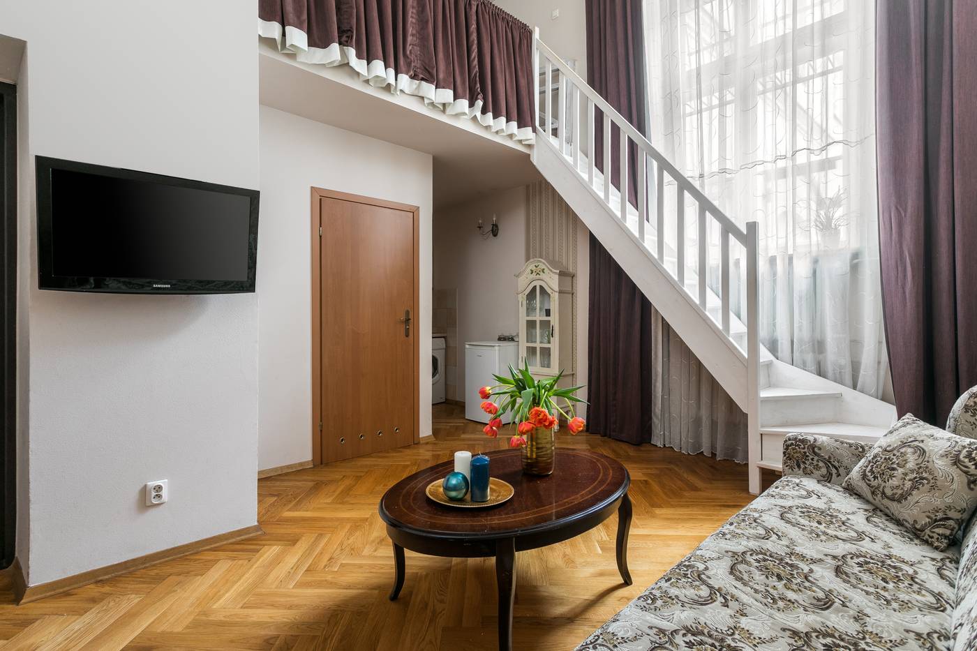 The-Spiski-Palace-Apartments-Room-2