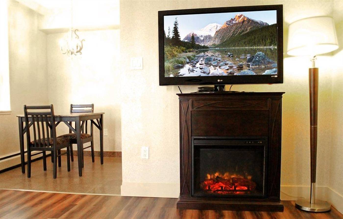 Divya-Sutra-Suites-on-Robson-Downtown-General-view-29