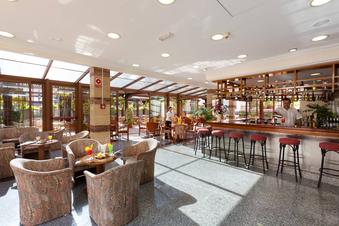 Apartamentos-Casablanca-Bar-23