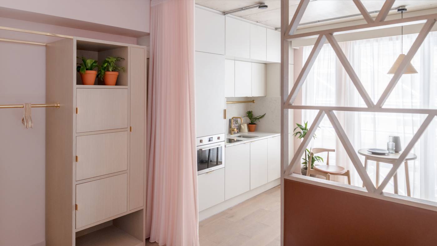 Zanzibar-Locke--Ha-Penny-Bridge-Room-22