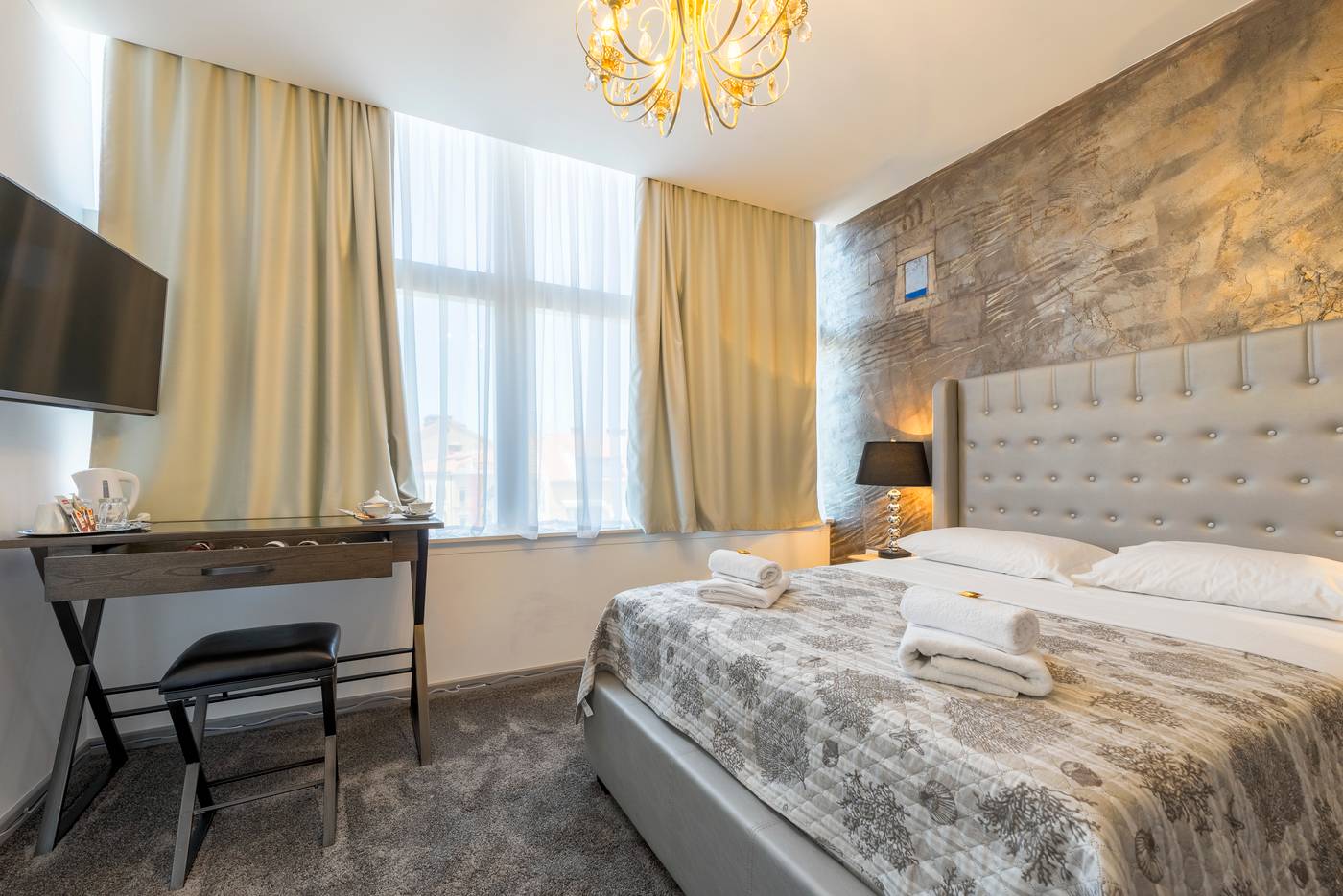 Prima-Luce-Downtown-Room-8