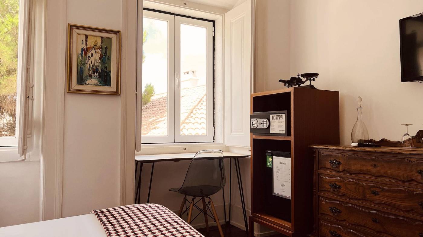 Casa-Do-Jasmim-By-Shiadu-Room-30