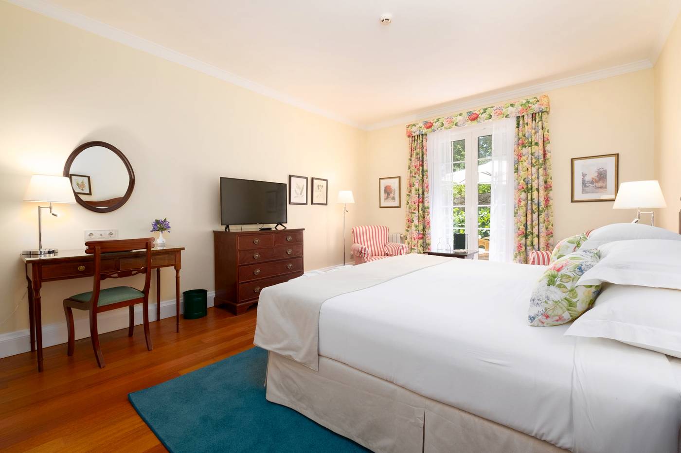 Casa-Velha-do-Palheiro-Room-18