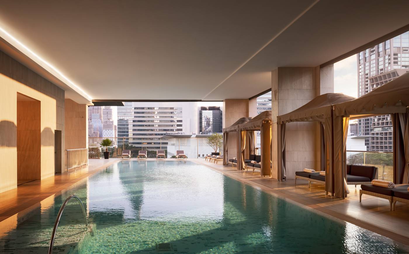 Oriental-Residence-Bangkok-Pool-69