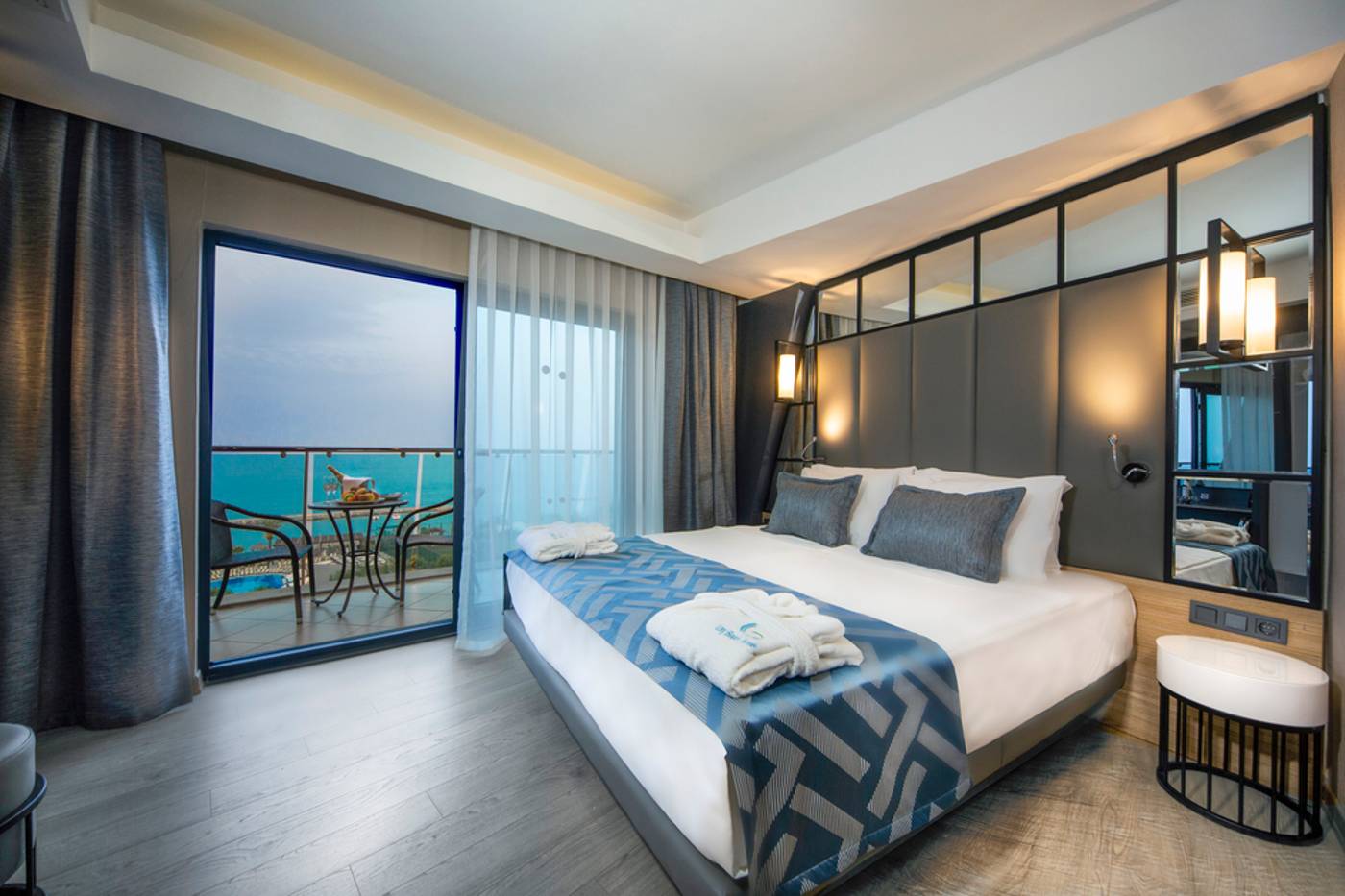 Long-Beach-Resort-Hotel---Spa-Deluxe-Room-32