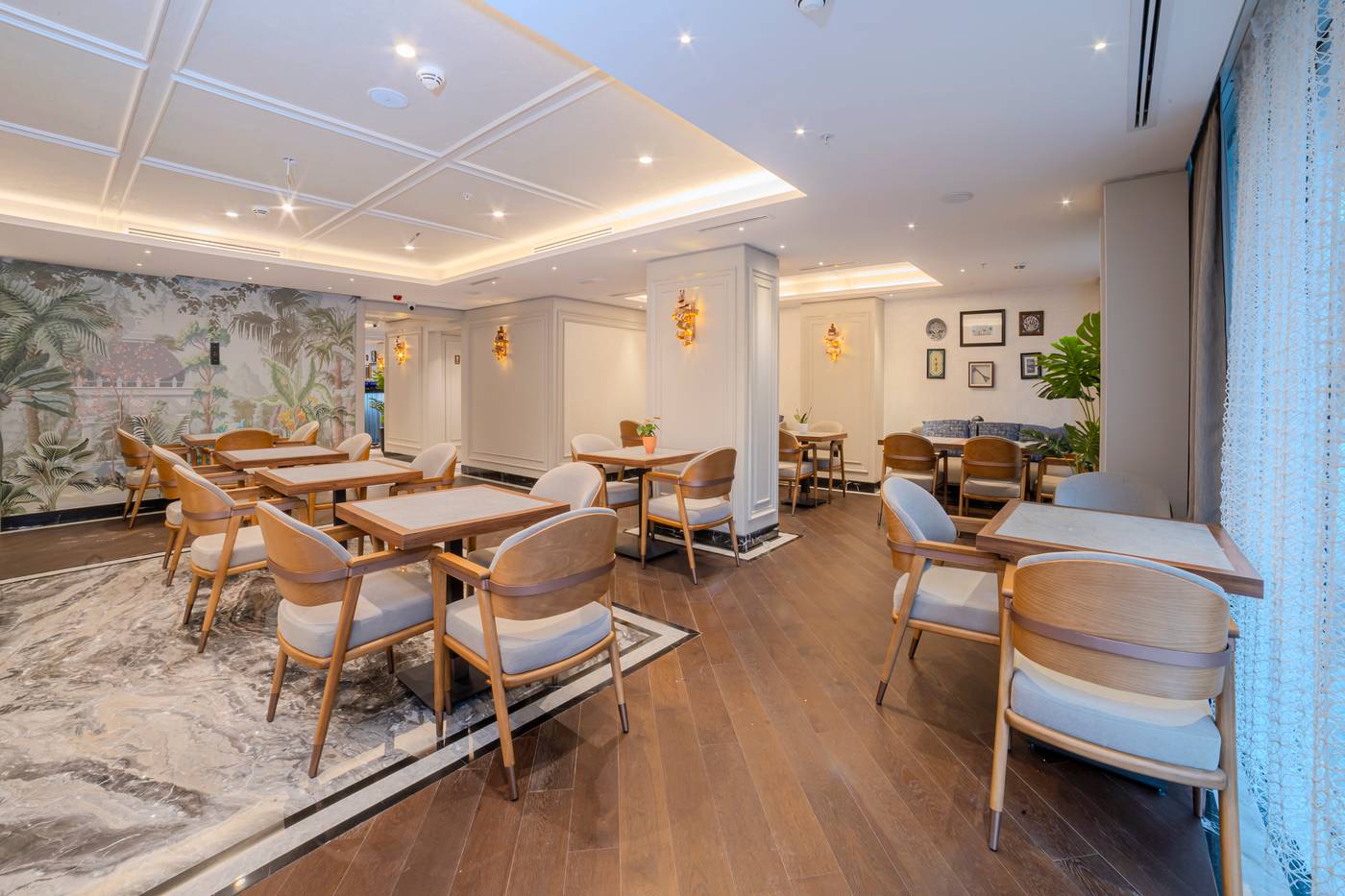 Grand-Hilarium-Hotel-Lobby-17