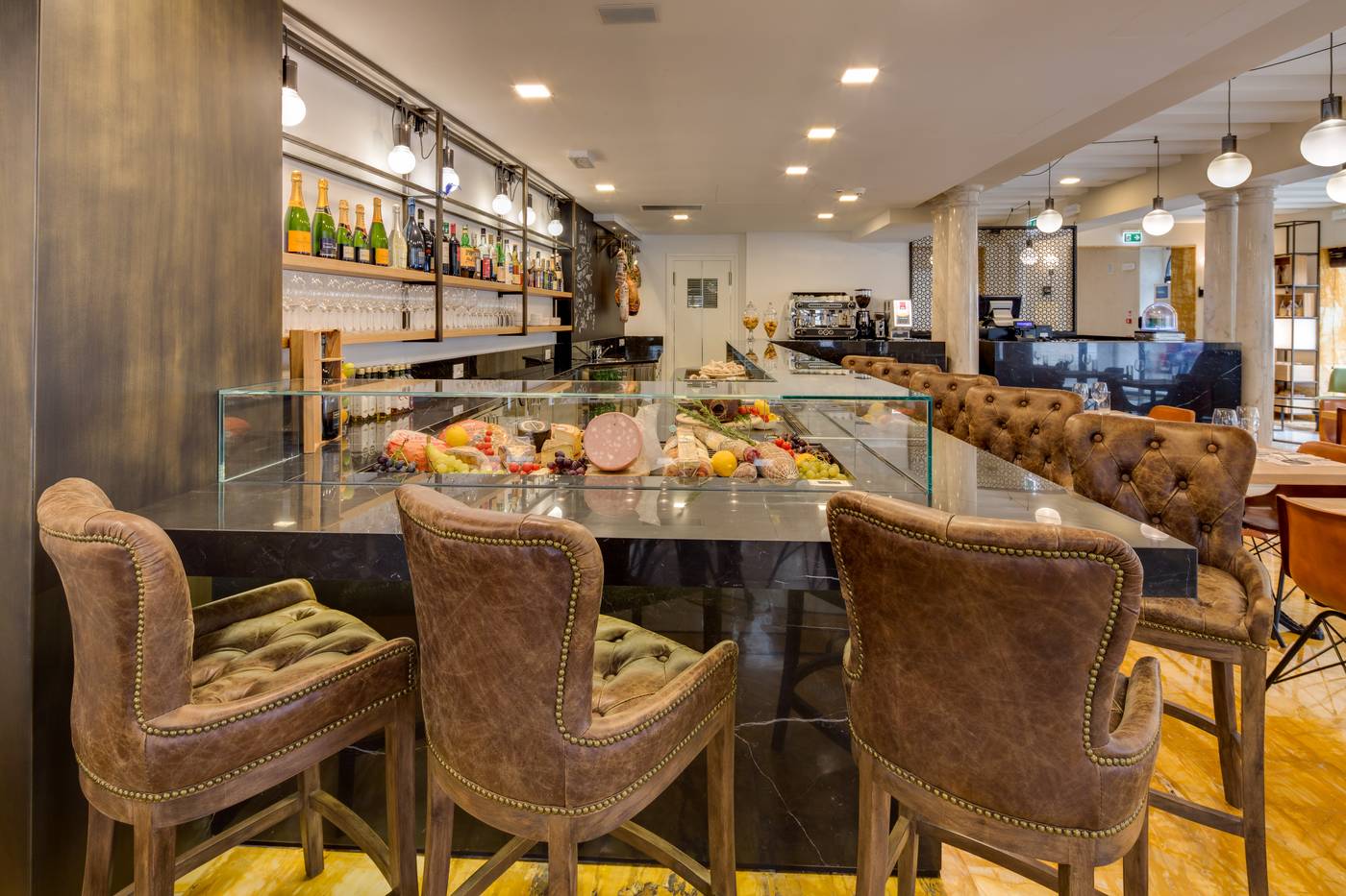 CHC-Continental--BW-Premier-Collection-Bar-44