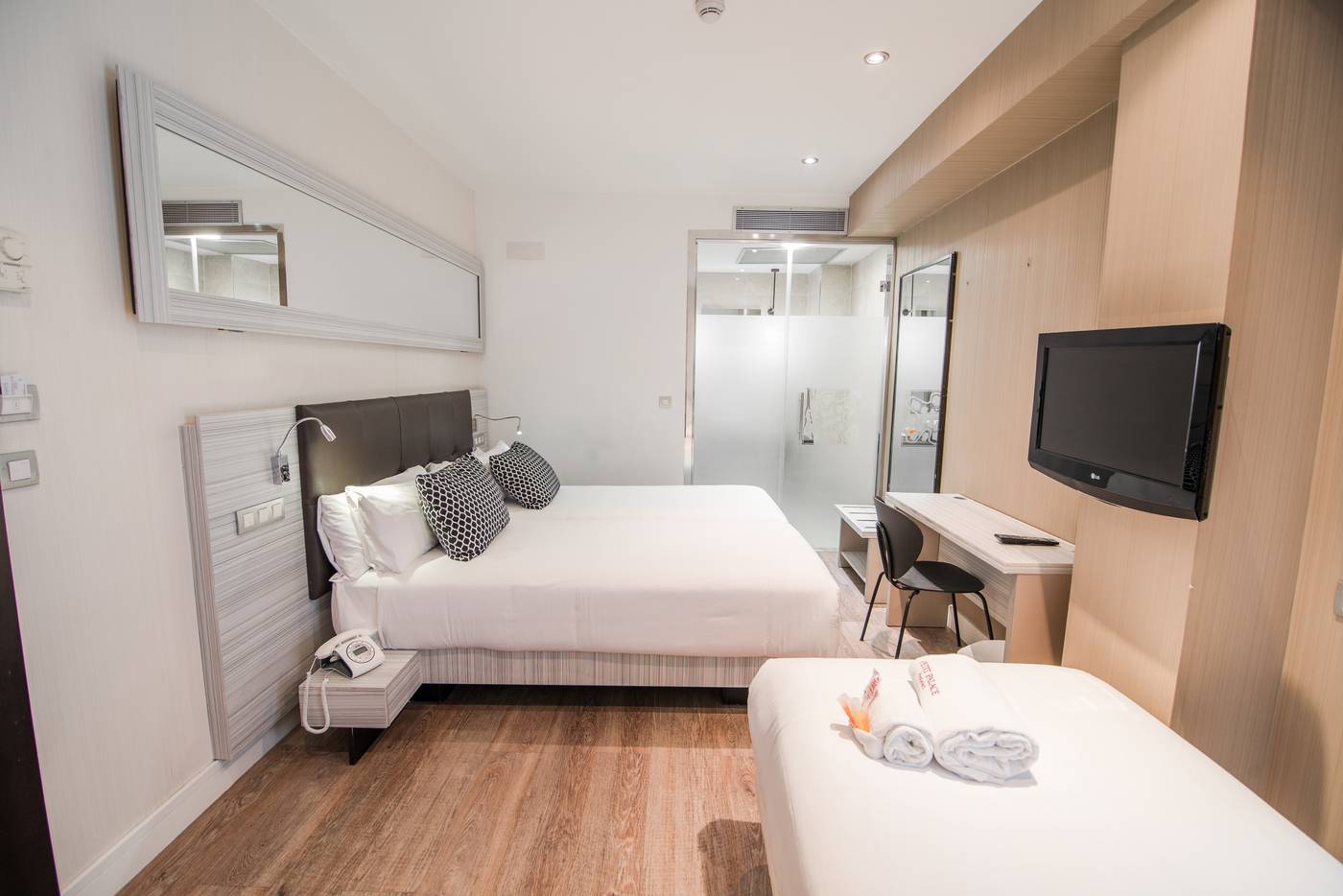 Petit-Palace-Puerta-del-Sol-Room-31