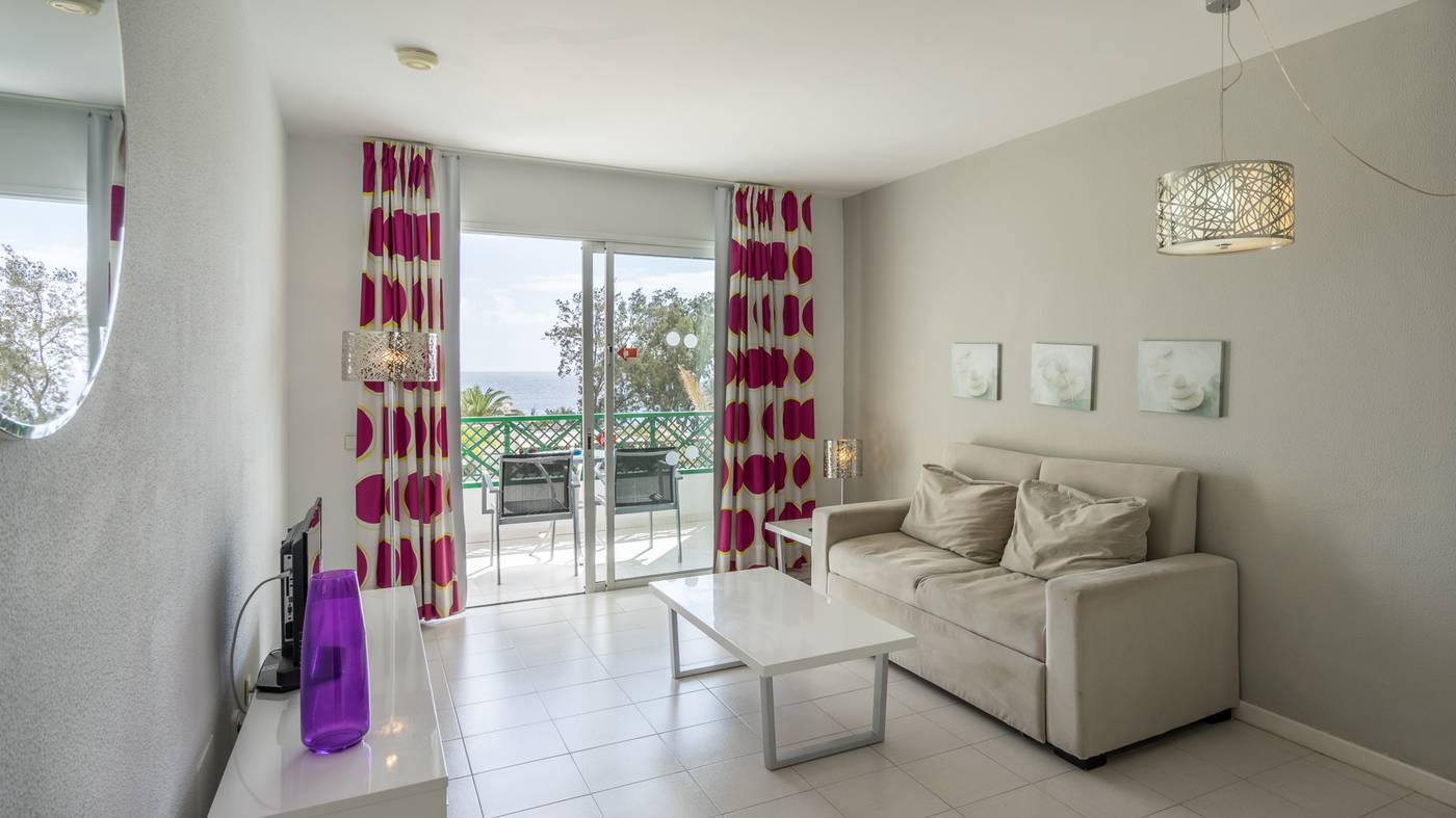 Blue-Sea-Apartamentos-Costa-Teguise-Beach-Room-18