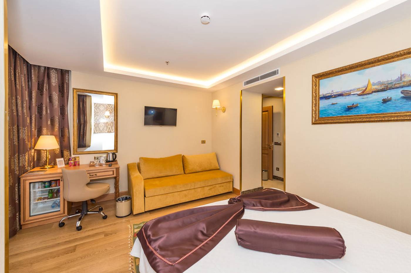 Aprilis-Gold-Hotel-Room-4