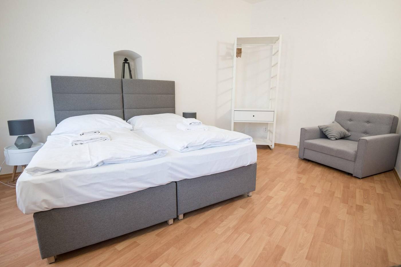 Boutique-Apartments-White-Swan-Room-45