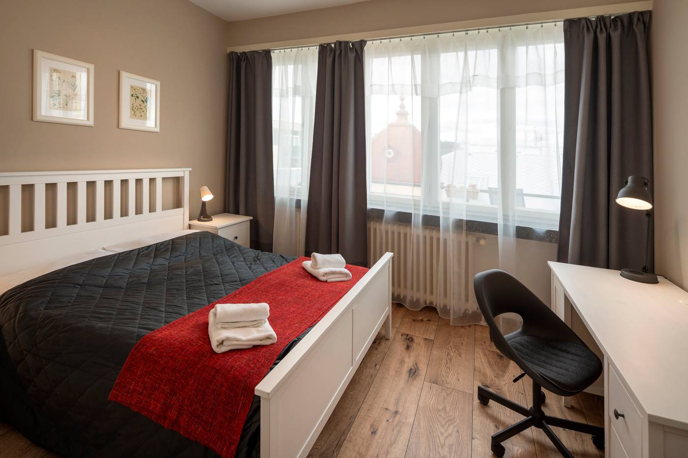 Apple-Apartments-Room-13