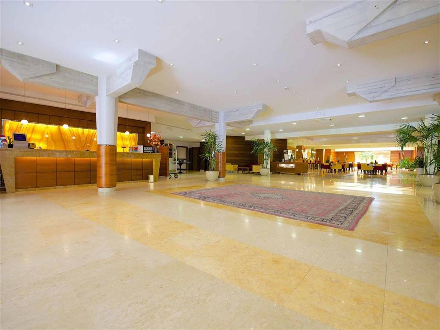 Four-Points-by-Sheraton-Siena-Lobby-16