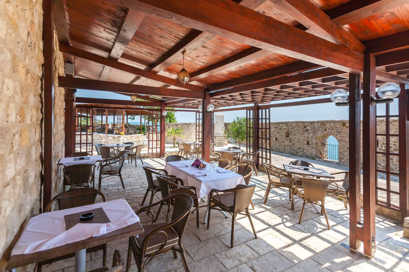 Kulla-e-Balshajve-Restaurant-14