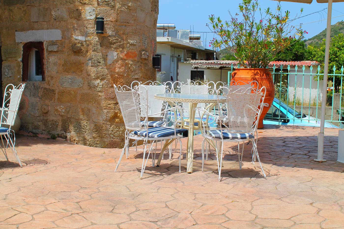 Melody-Studios-Restaurant-24