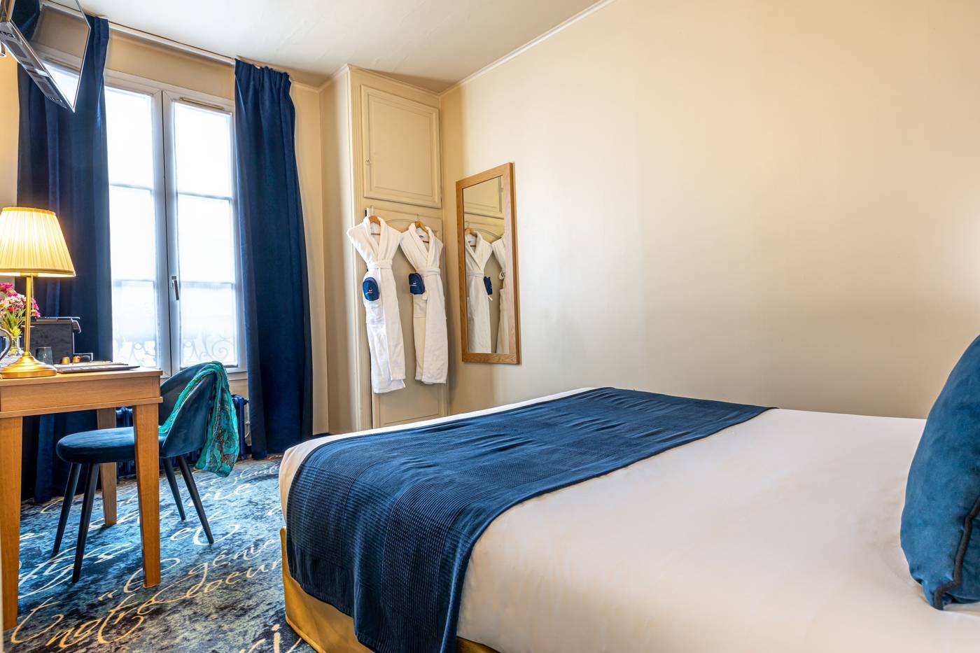 Hotel-Romance-Malesherbes-by-Patrick-Hayat-Room-25