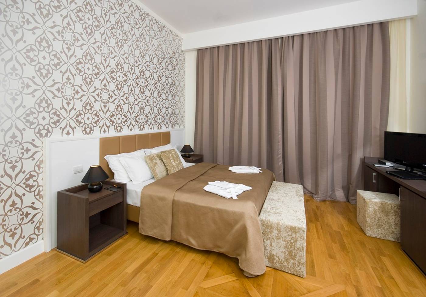 Deminka-Palace-Room-12