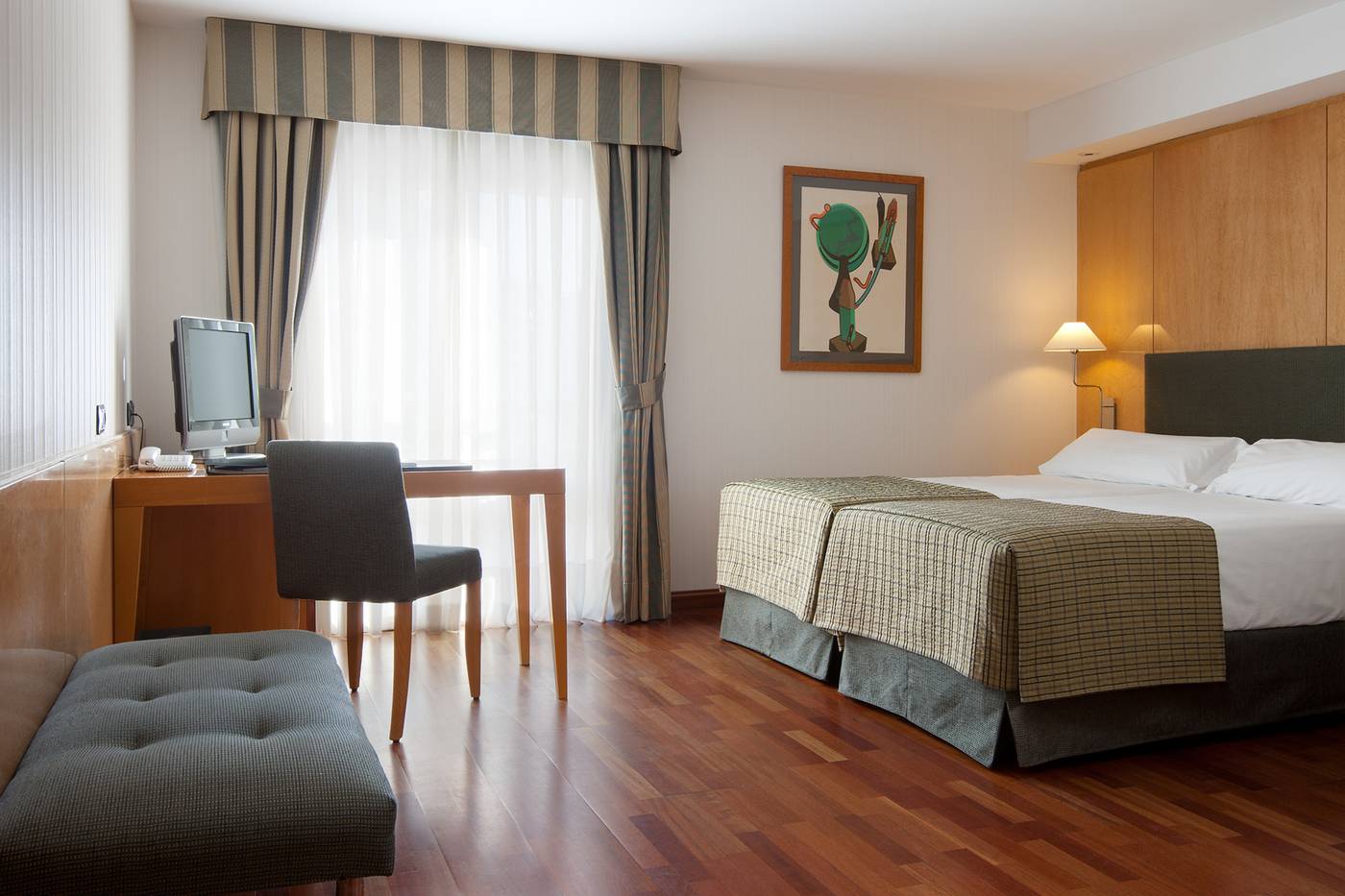 NH-Paseo-de-la-Habana-Room-9