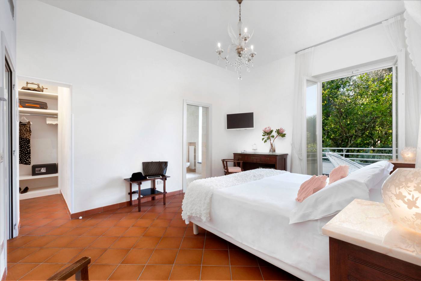 Villa-Oriana-Relais-Room-17