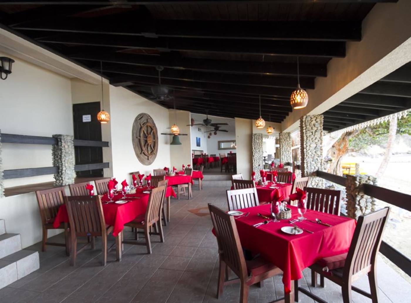 Blue-Waters-Inn-Restaurant-13