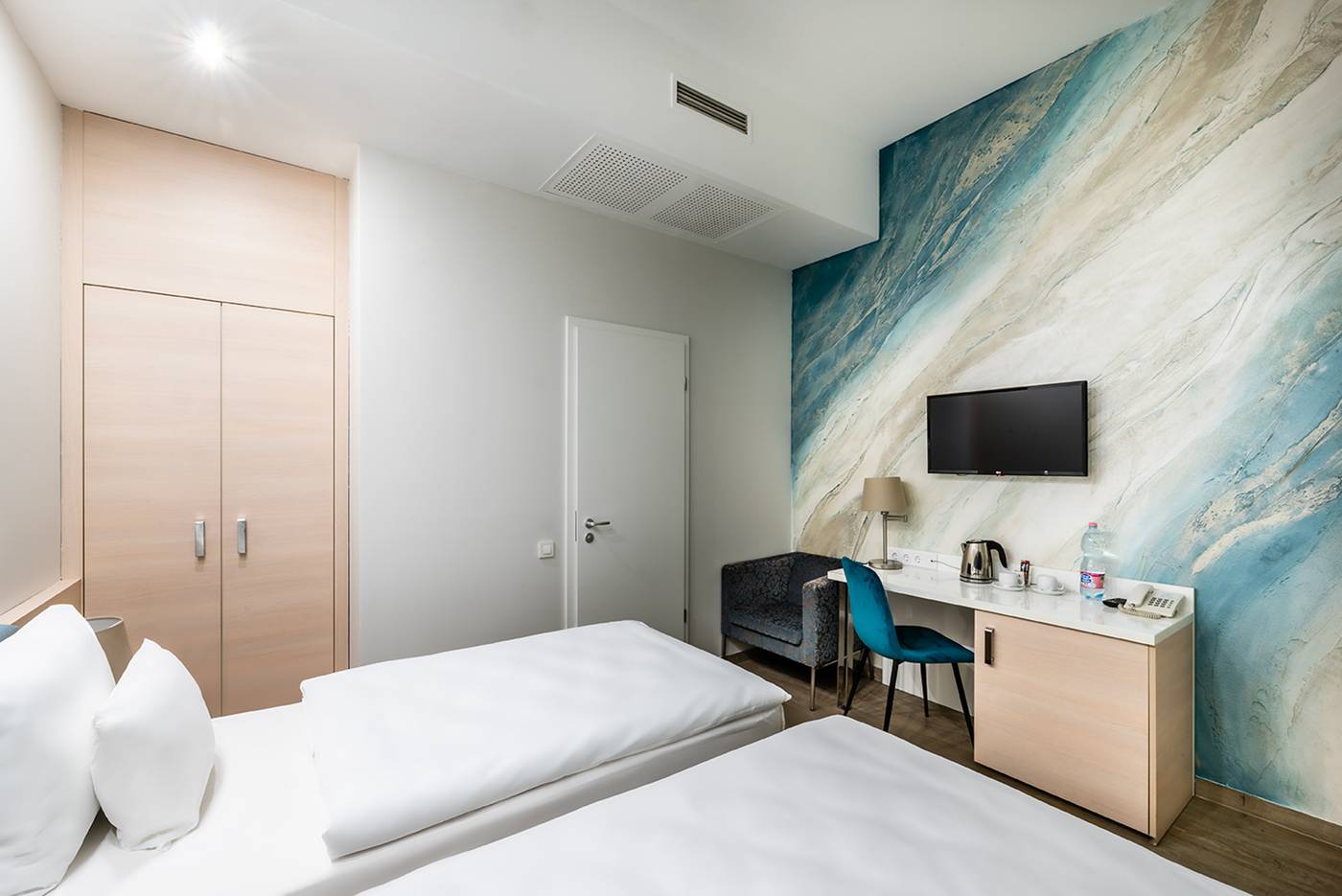 Atrium-Fashion-Hotel-Room-18