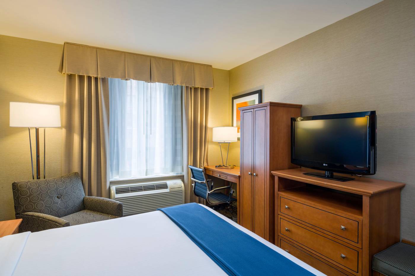 Holiday-Inn-Express-New-York-City---Chelsea-Room-16