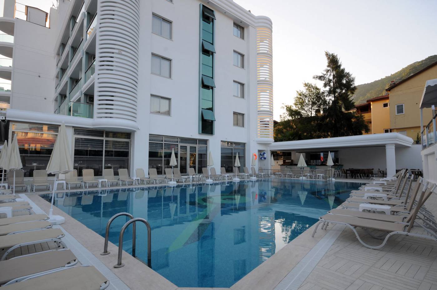 Idas-Hotel-Pool-1