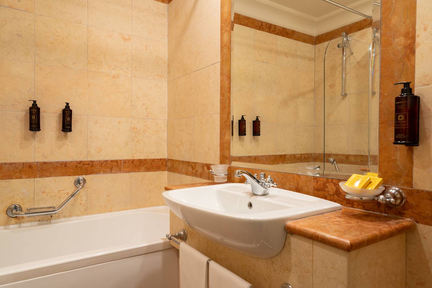 Cristoforo-Colombo-Room-27