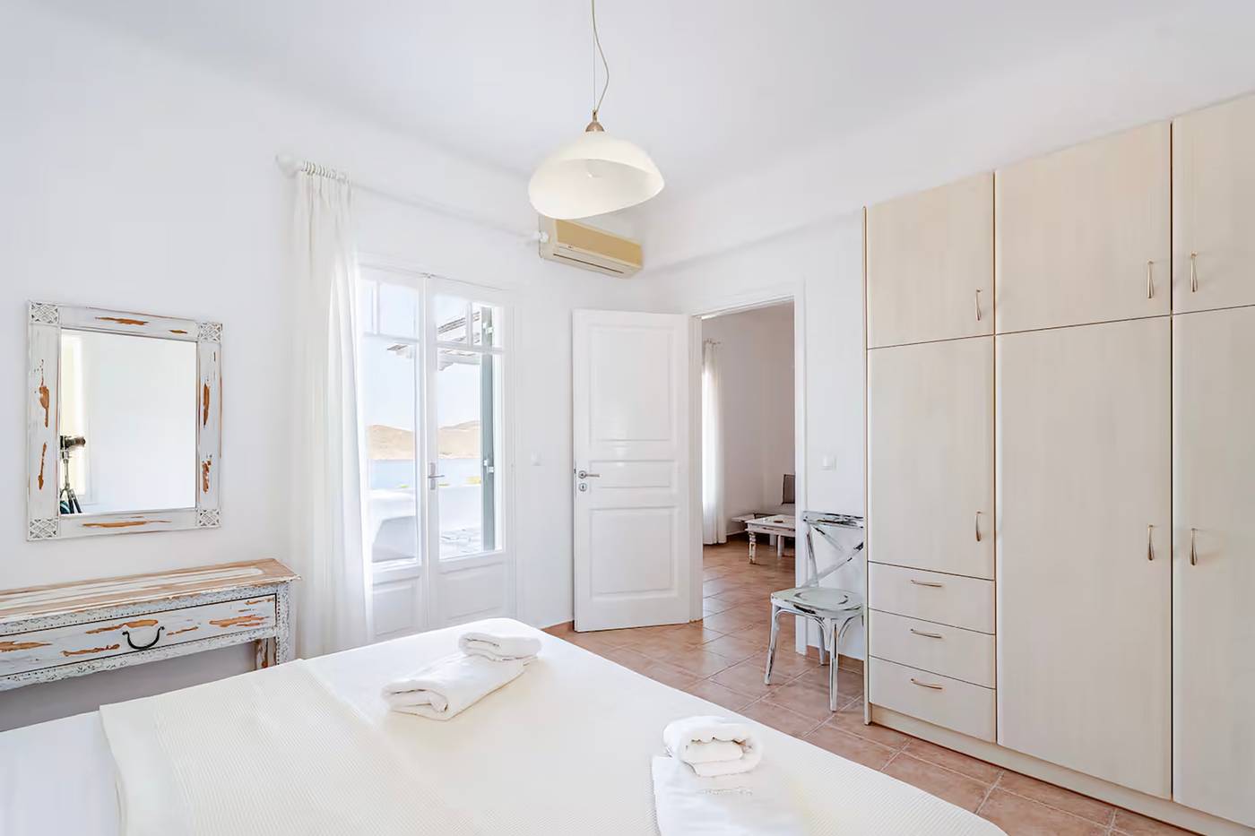 Yakinthos-Residence-Room-18