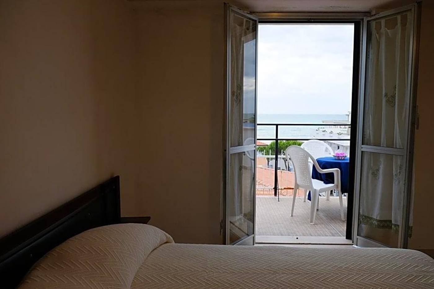 Hotel-Blurelda-Lobby-25