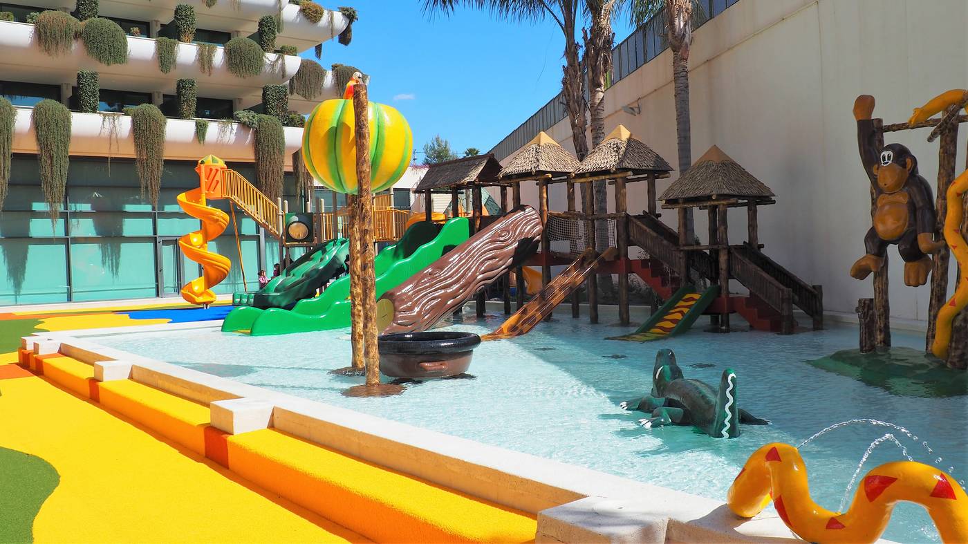 Deloix-Aqua-Center-Hotel-Pool-63