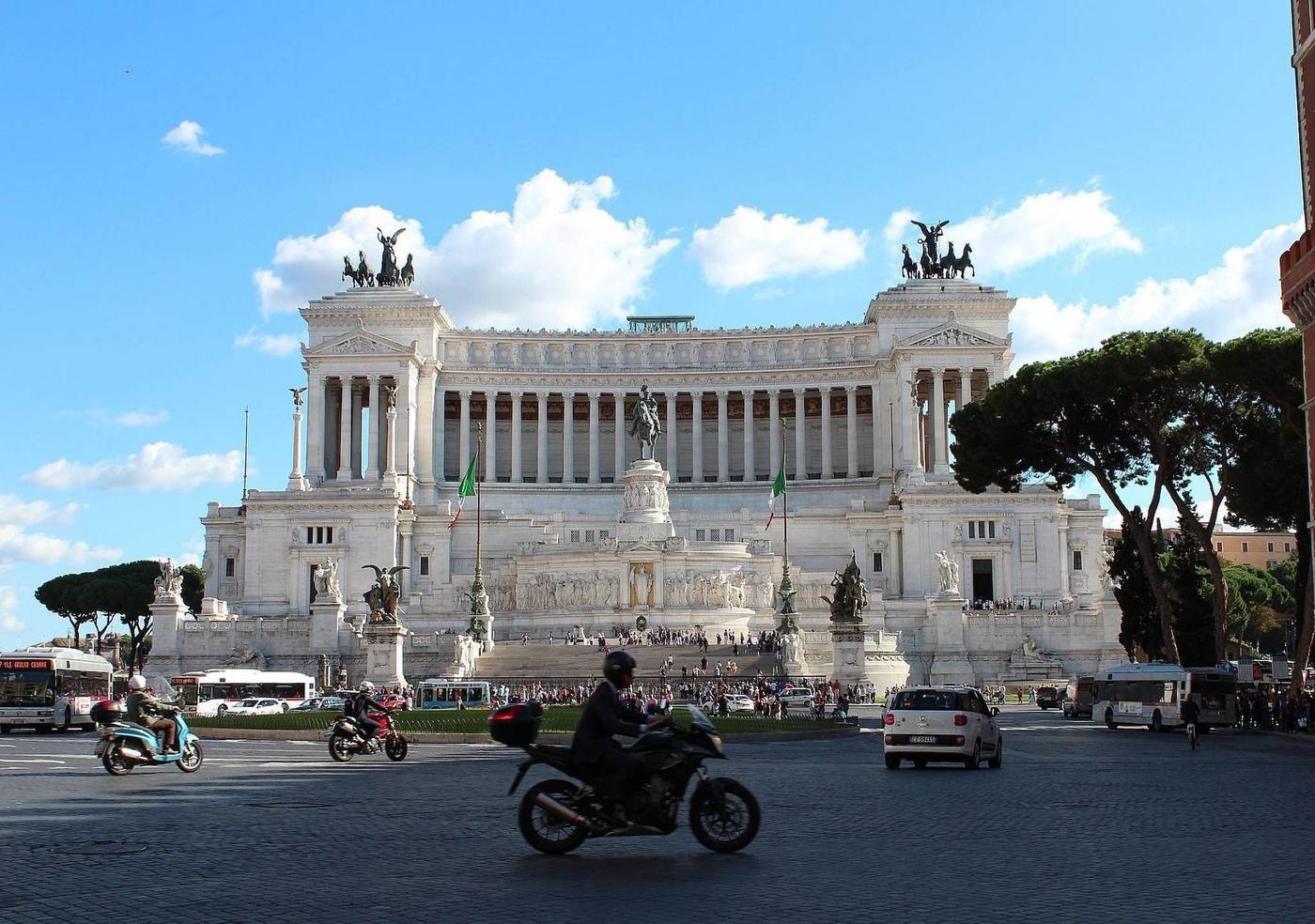 Piazza-Venezia-Grand-Suite-General-view-8