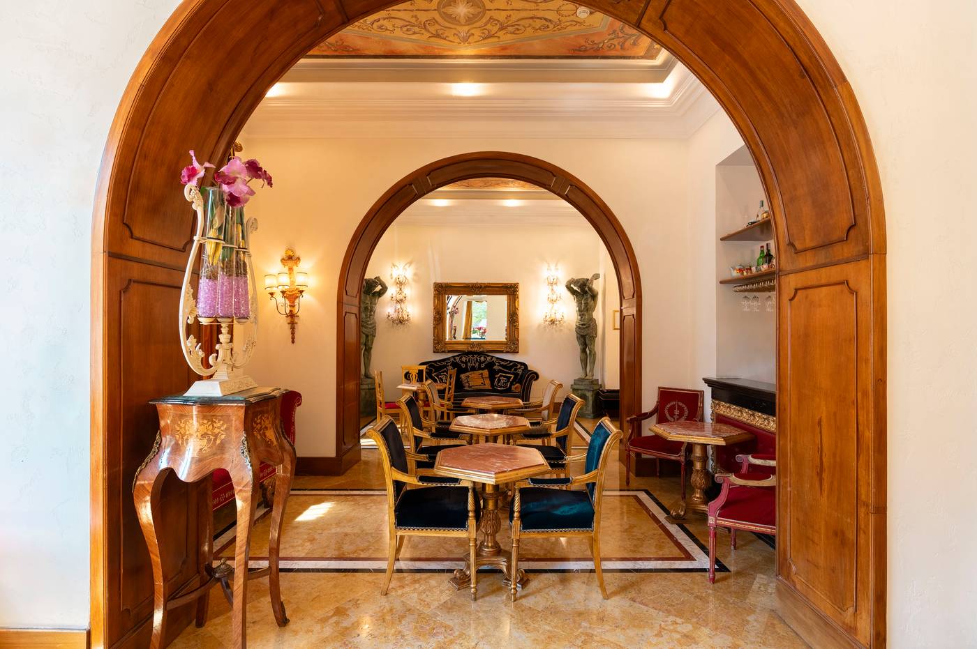 Romanico-Palace-Luxury-Hotel---Spa-Bar-12