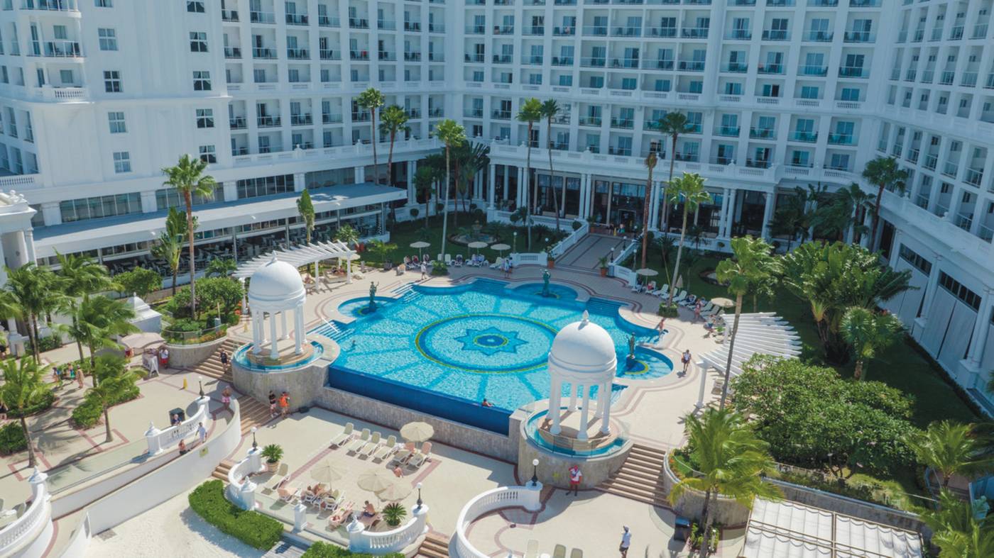 Riu-Palace-Las-Americas-All-Inclusive-Pool-1