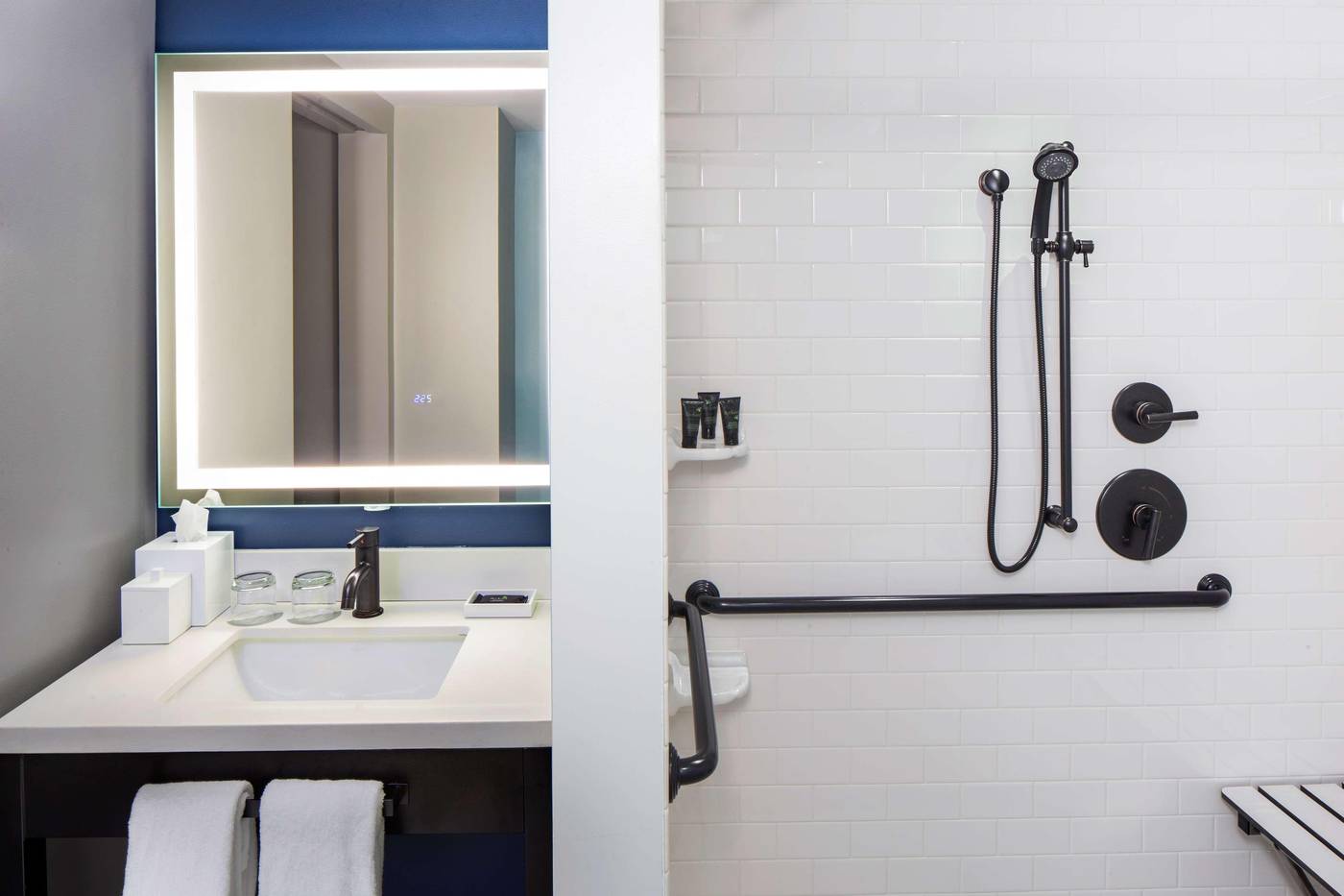 Hyatt-Centric-Faneuil-Hall-Boston-Room-15