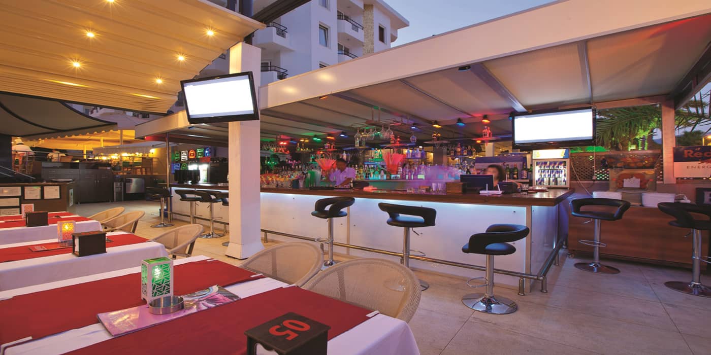 Malibu-Beach-Hotel-Bar-13