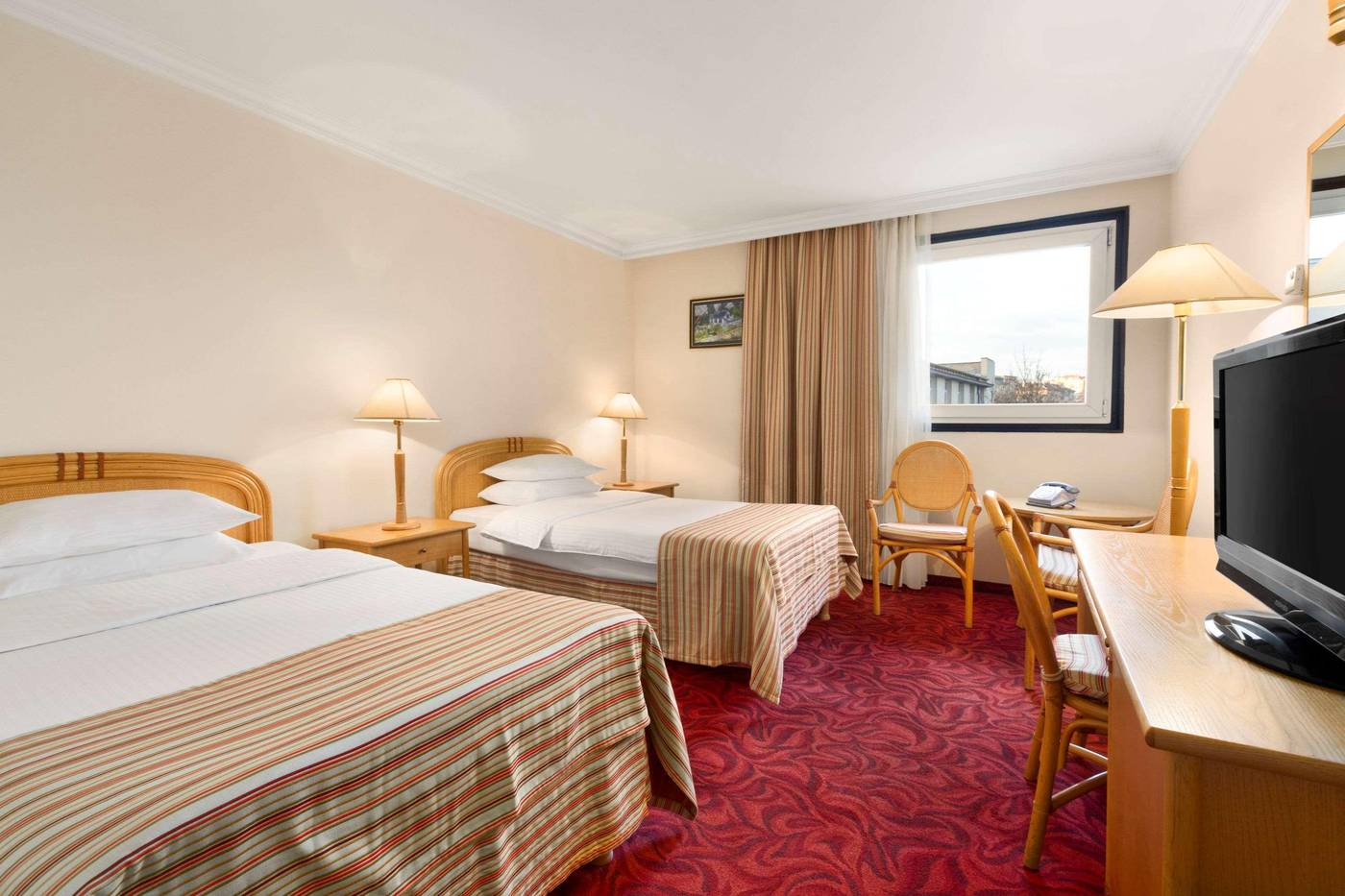 Ramada Sofia-Bulgaria-SOFIA-Room-10