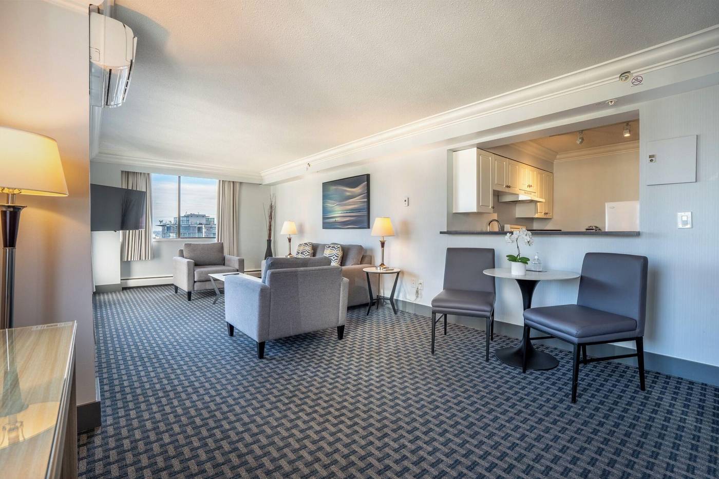 Century-Plaza-Hotel---Spa-Vancouver-Room-26