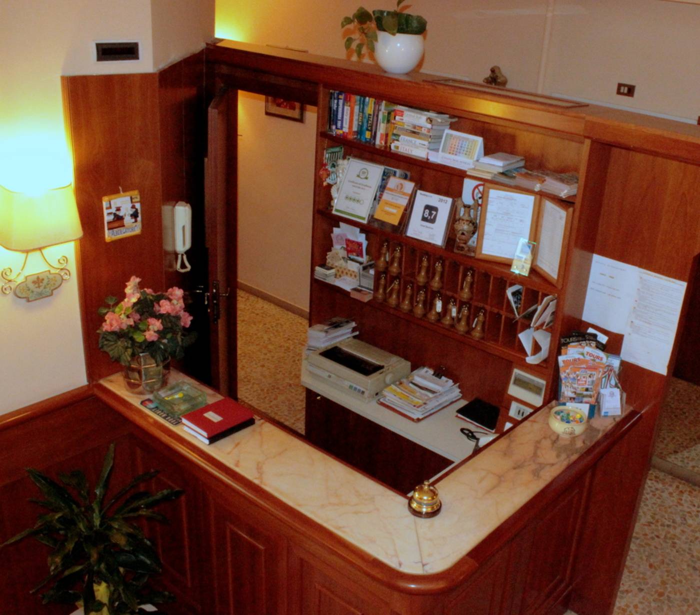 Hotel-Beatrice-Lobby-8