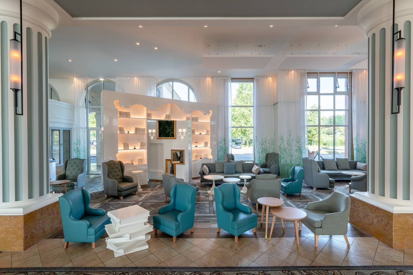 Dream-Castle-Paris-Lobby-14