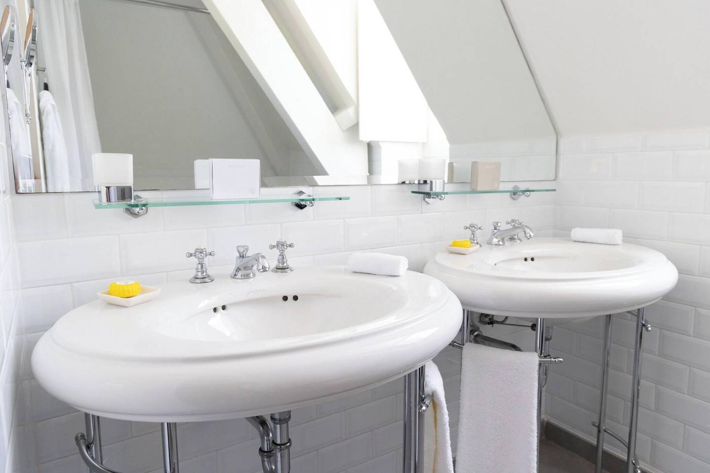 White-1921-Saint-Tropez-Room-41