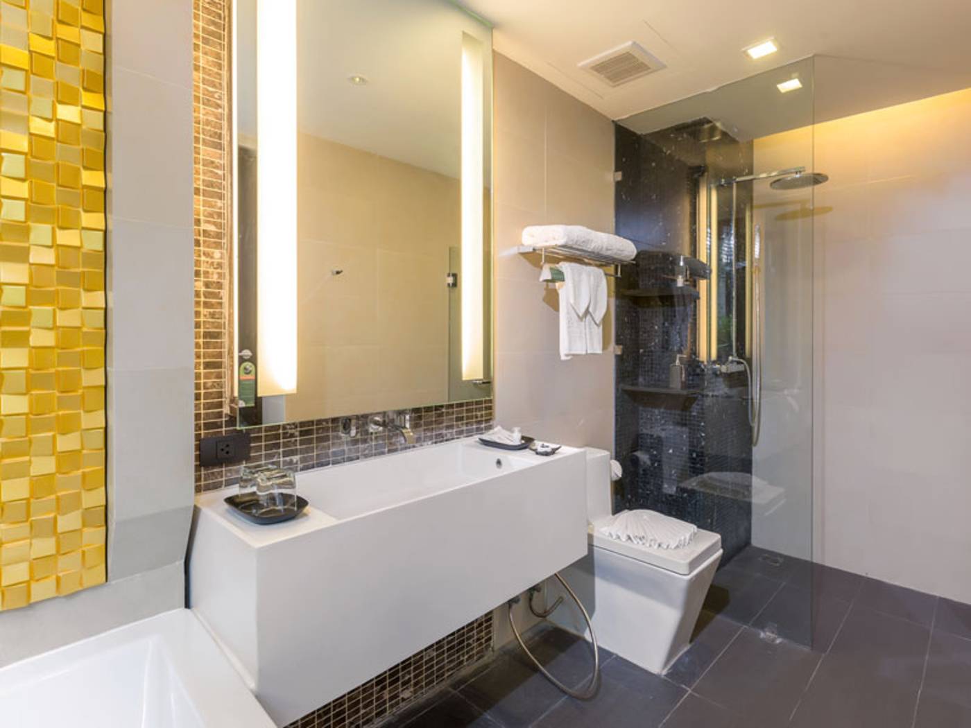 The-Charm-Resort-Phuket-Room-53