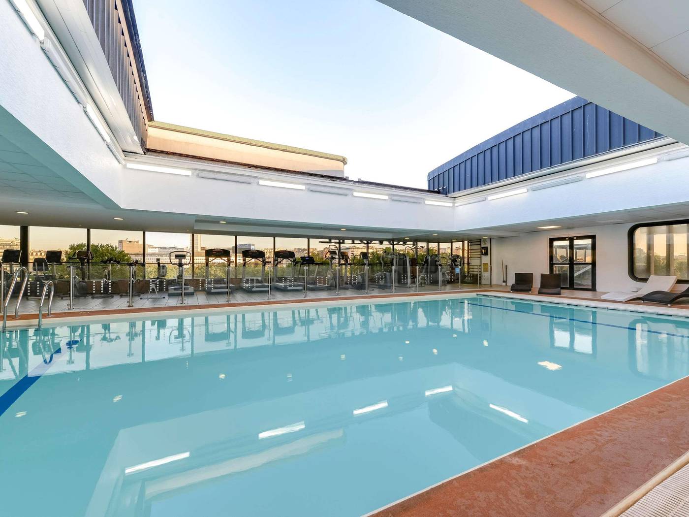 Novotel-Paris-Tour-Eiffel-Pool-84