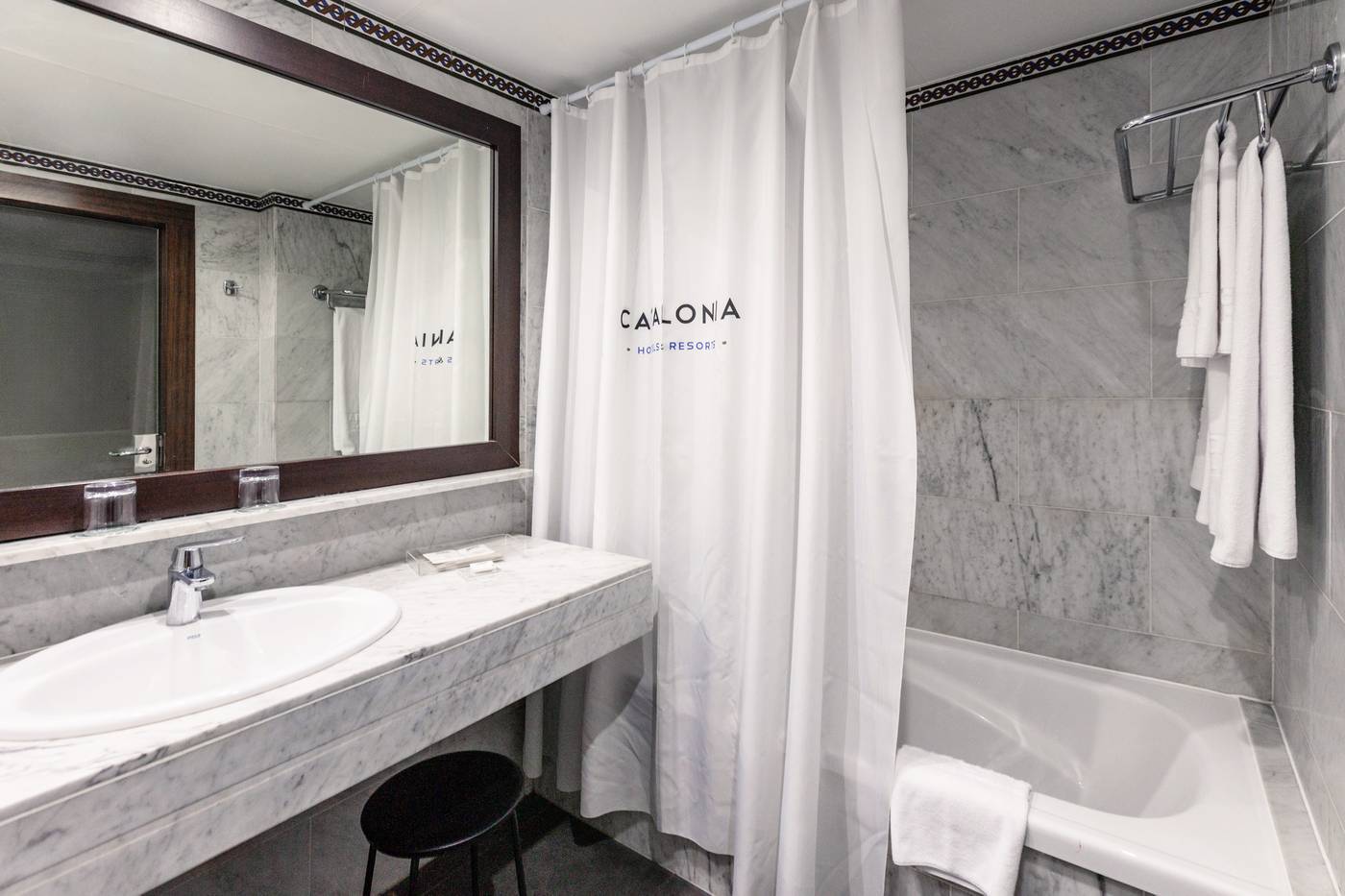 Catalonia-Oro-Negro-Room-32