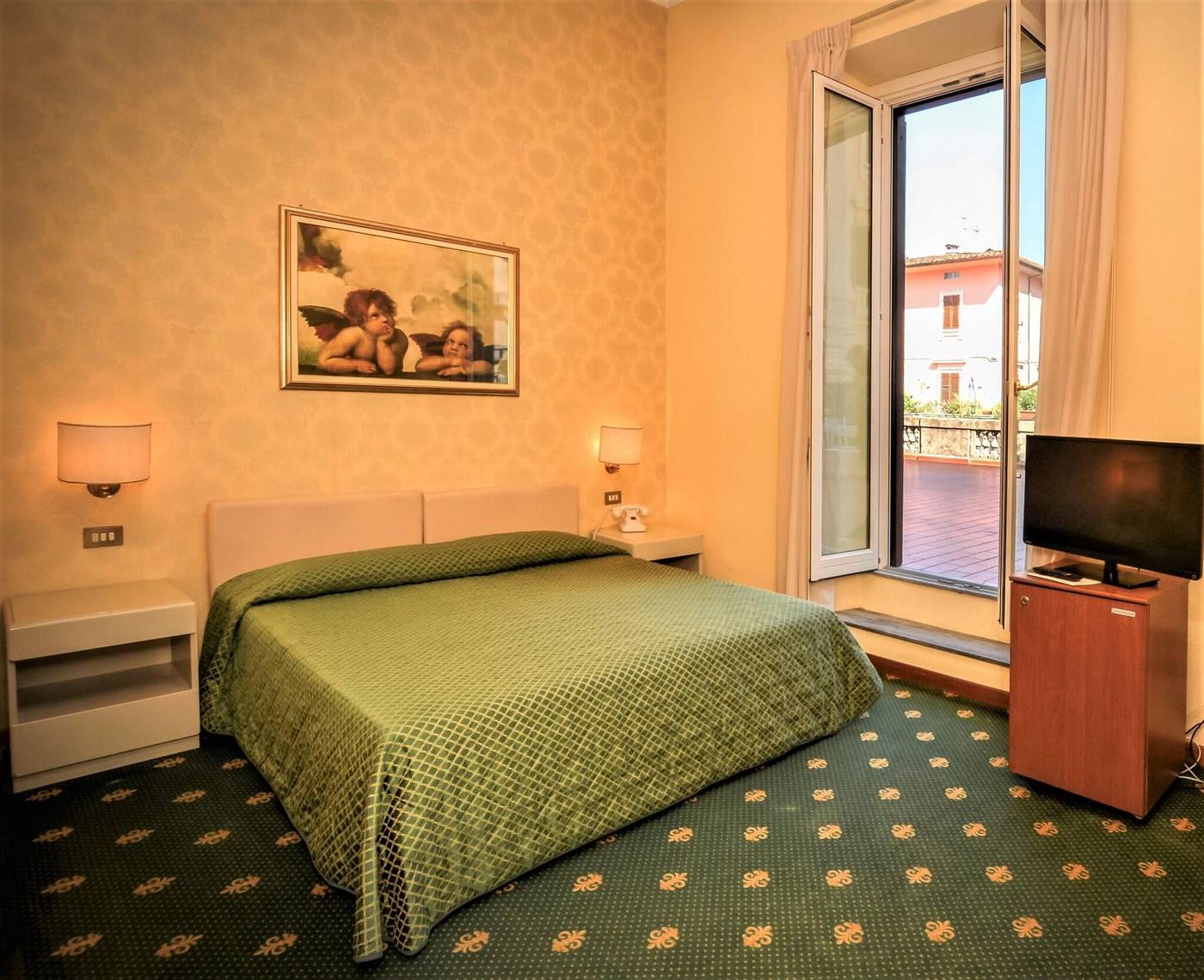 Grand-Hotel-Plaza-E-Locanda-Maggiore-Room-16