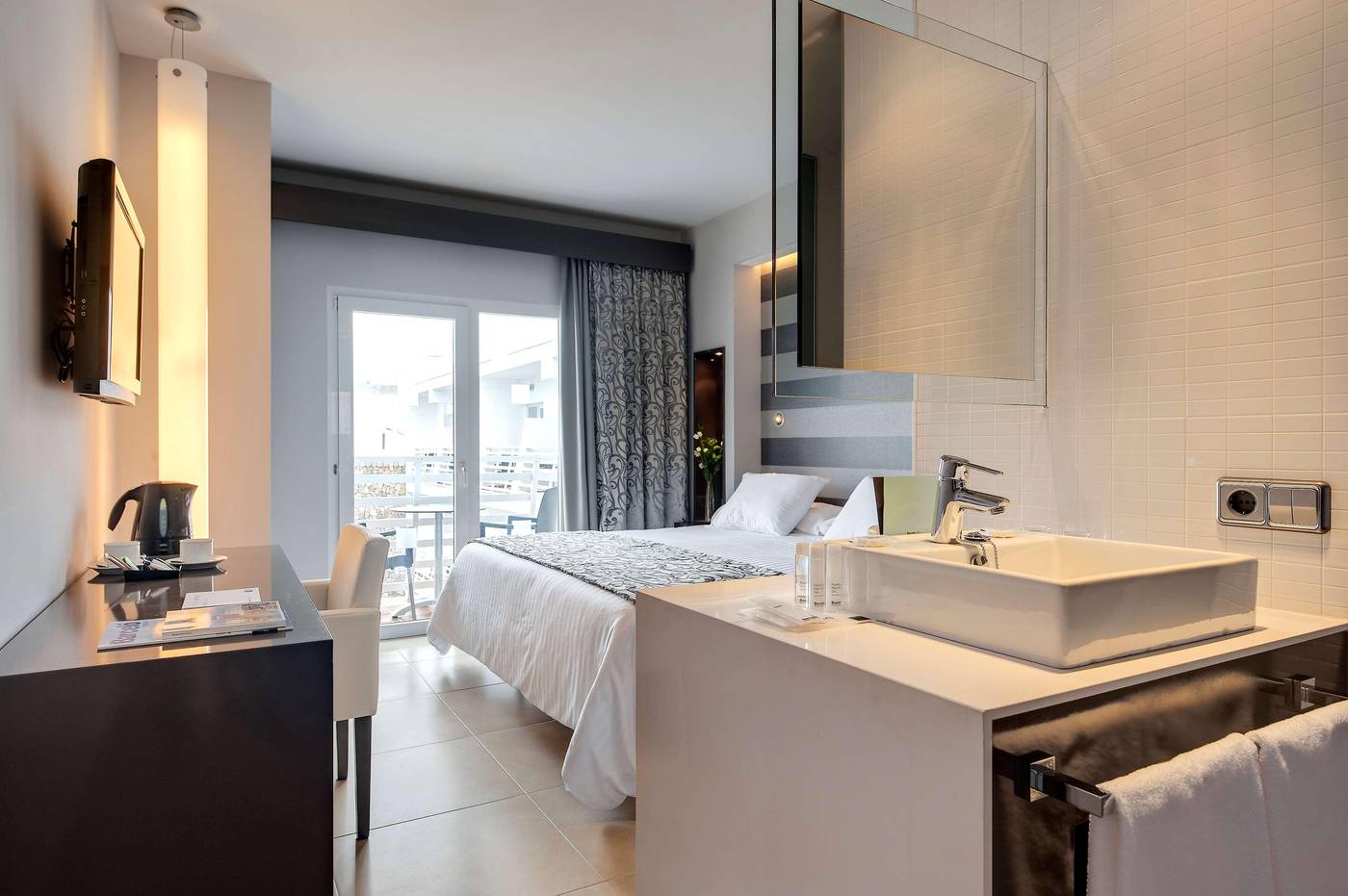 Barcel-----Hamilton-Menorca-Room-29