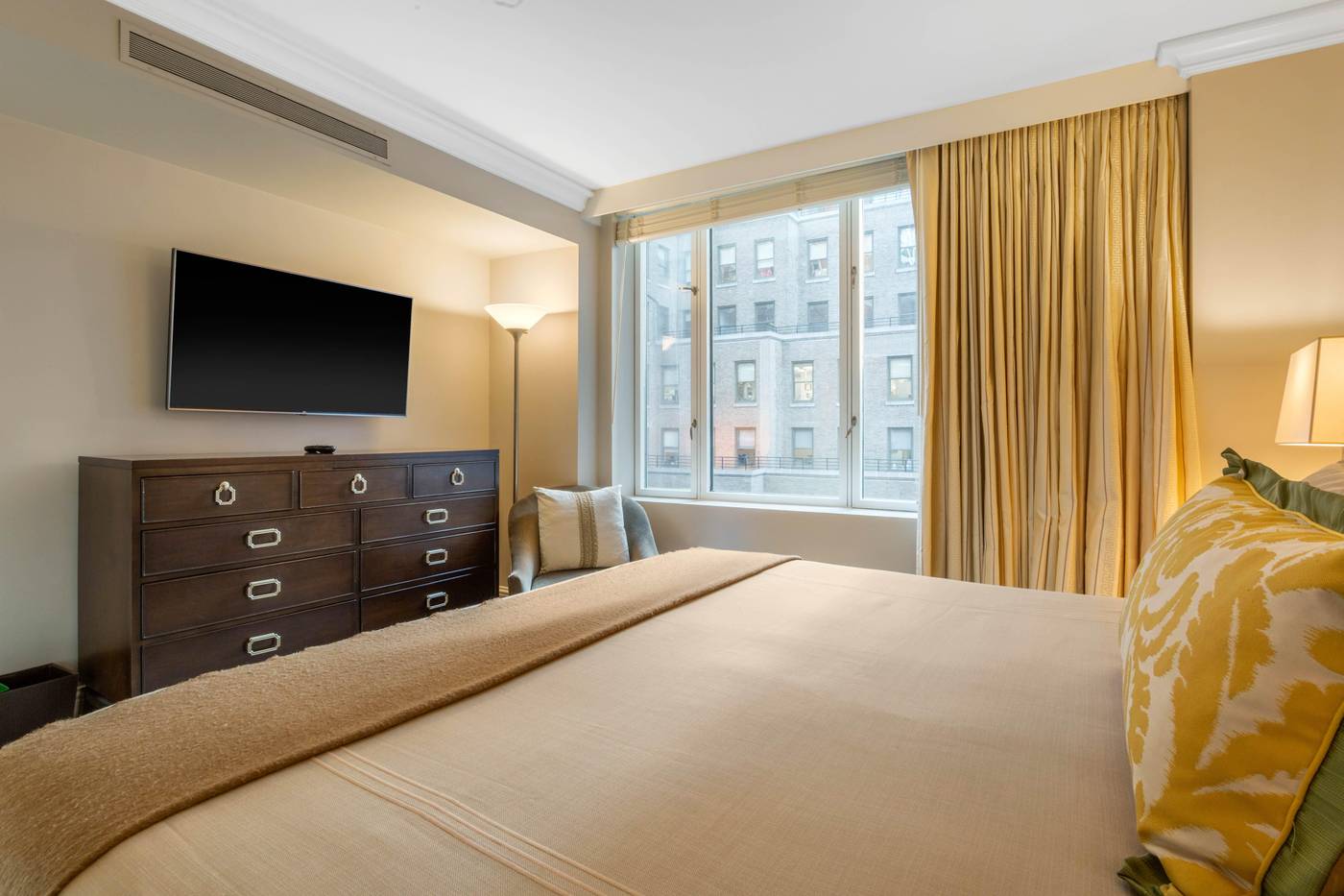 Omni-Berkshire-Place-Room-28