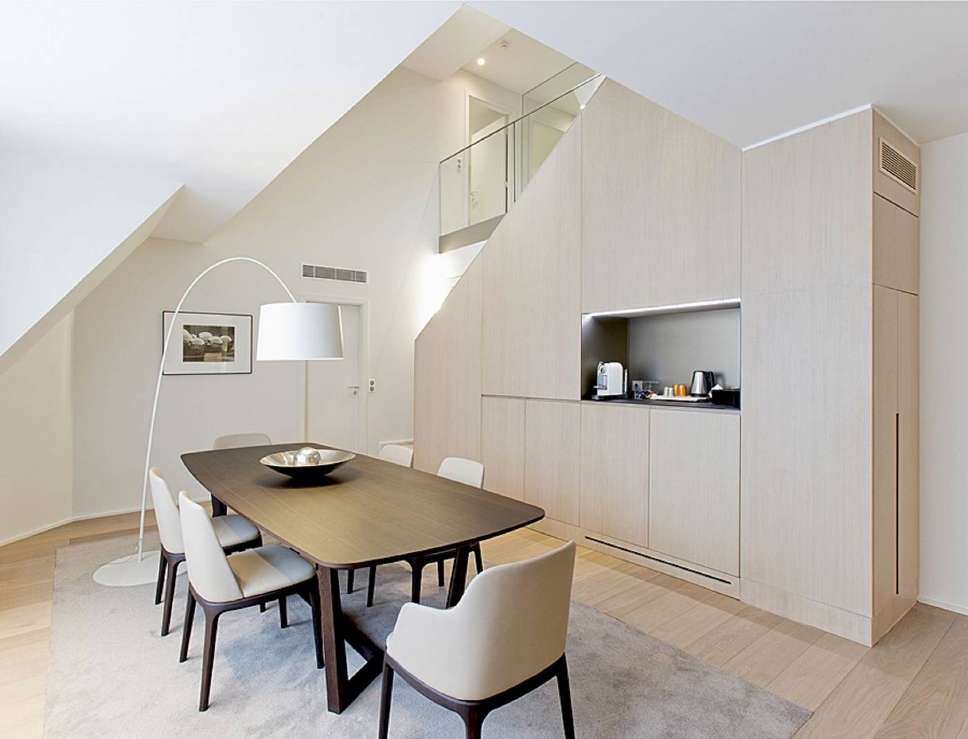 California-Paris-Champs-Elys----es-Room-15