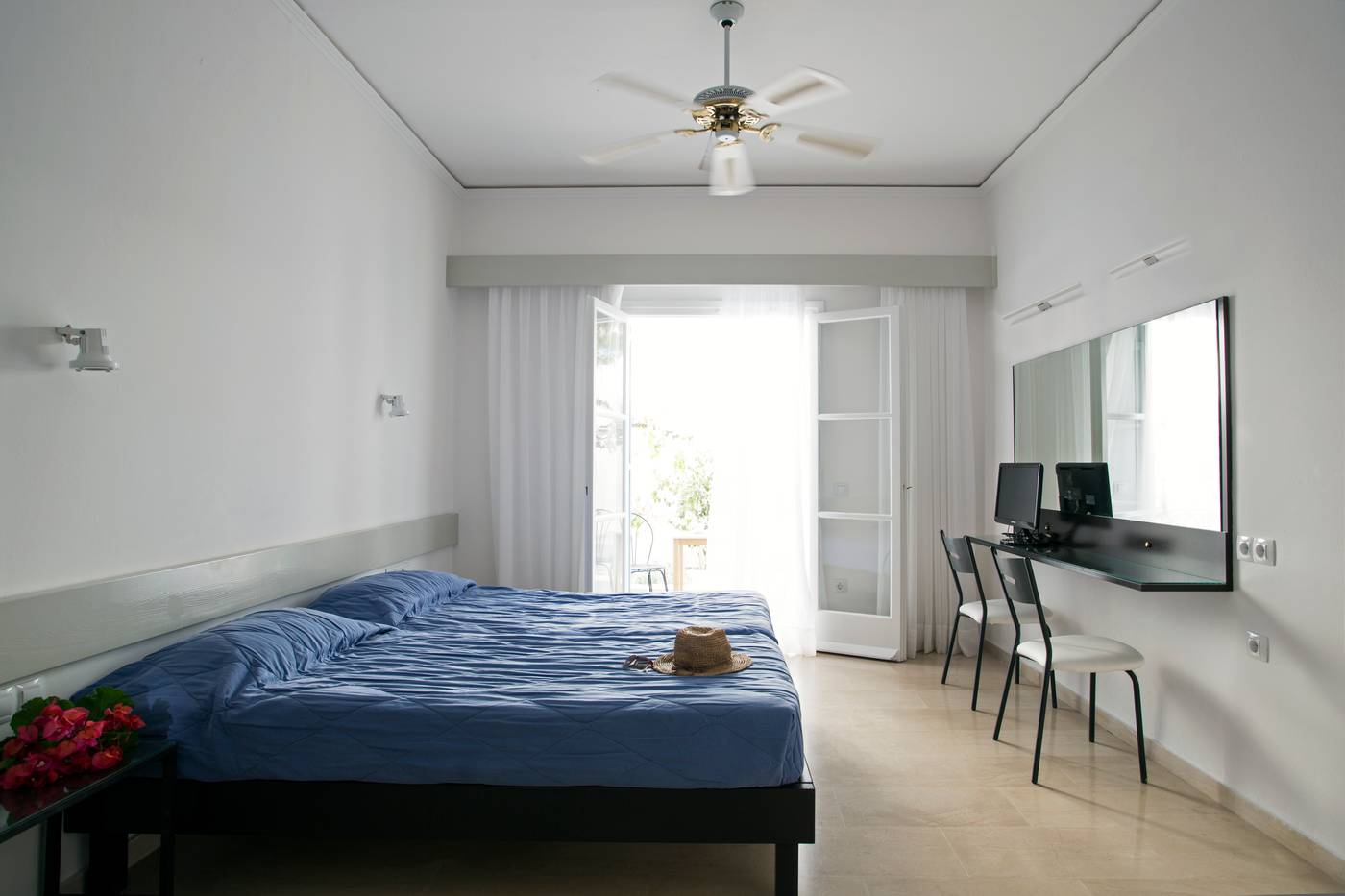 Kamari-Beach-Room-22